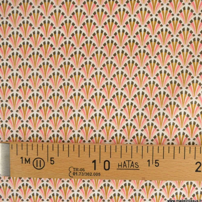 Tissu coton Enduit Kolius motif écailles Sorbet et blanc