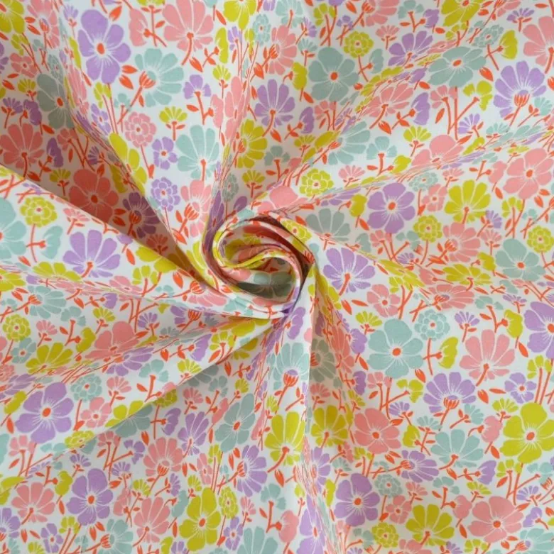 Tissu coton enduit petites fleurs roses et parme fond blanc - Poppy
