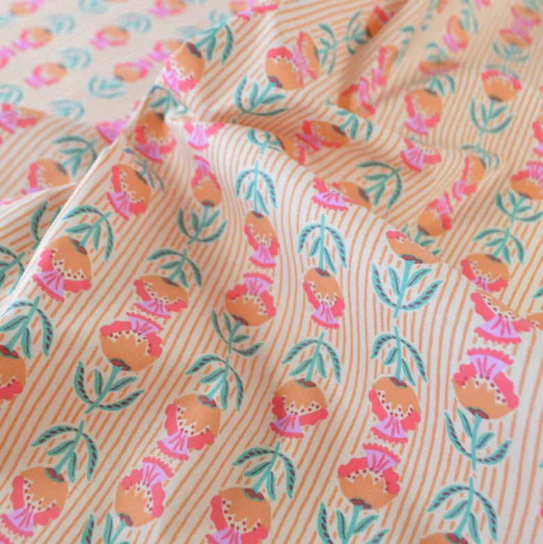 Tissu coton Enduit Surie motif fleurs indiennes vert et rose