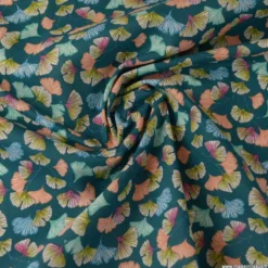 Tissu coton imprimé feuilles de Ginkgo Aphrodite fond Emeraude - OEKO TEX