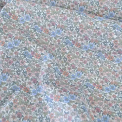 Tissu coton Natura motif petites fleurs vertes, corail et bleu