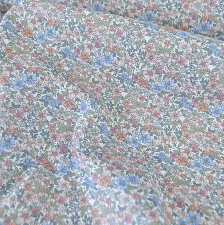 Tissu coton Natura motif petites fleurs vertes, corail et bleu