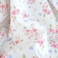 Tissu cretonne coton Amael motif fleurs roses fond écru - OEKO TEX