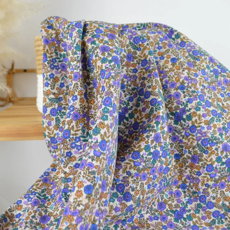 Tissu cretonne coton Barbara petites fleurs violettes et camel fond écru