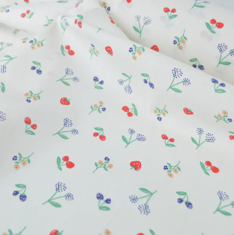 Tissu cretonne coton Crumble motif fraises, cerises et fleurs fond écru - OEKO TEX