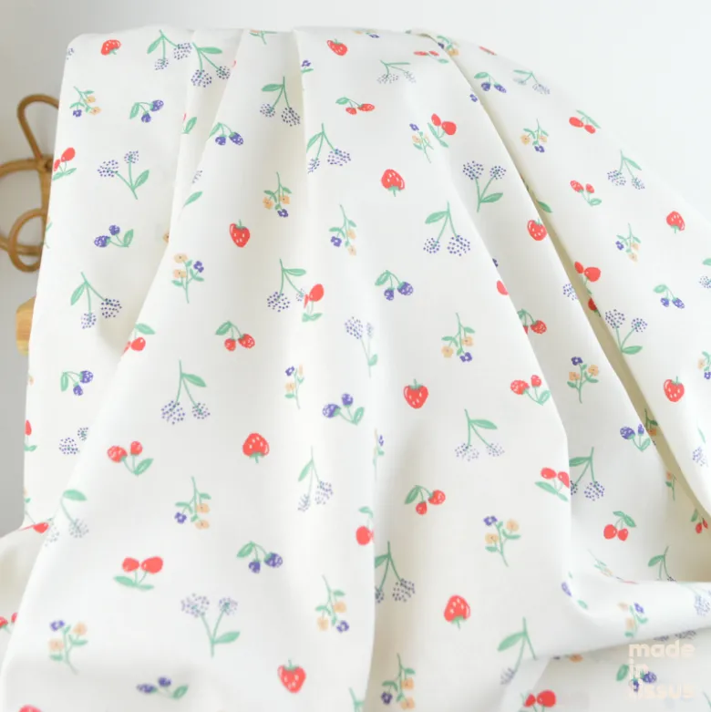 Tissu cretonne coton Crumble motif fraises, cerises et fleurs fond écru - OEKO TEX