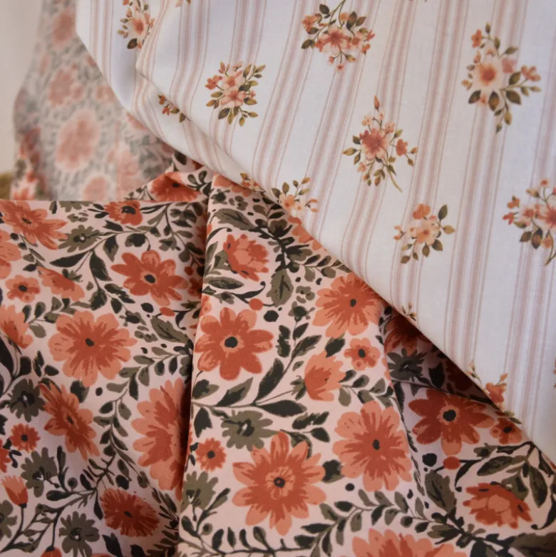 Tissu cretonne coton Hampi motif fleurs camel et vert – OEKO TEX