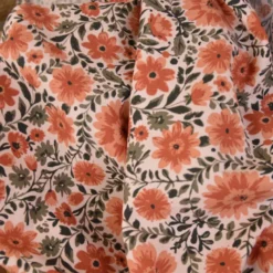 Tissu cretonne coton Hampi motif fleurs camel et vert – OEKO TEX