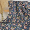 Tissu cretonne coton Hinaya motif fleurs marron fond bleu – OEKO TEX