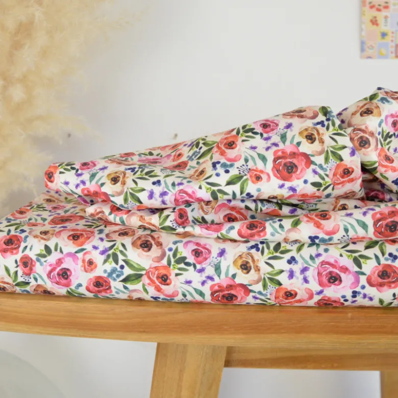 Tissu cretonne coton Honorine motif fleurs rouges et roses – OEKO TEX