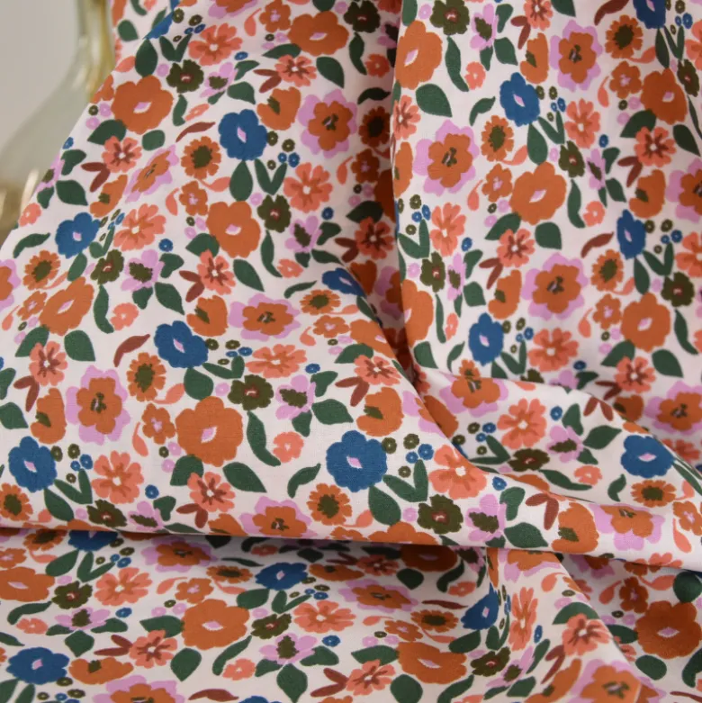 Tissu cretonne coton Jany motif fleurs camel et écru – OEKO TEX