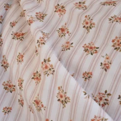 Tissu cretonne coton Maritoinette motif fleurs et rayures peche – OEKO TEX