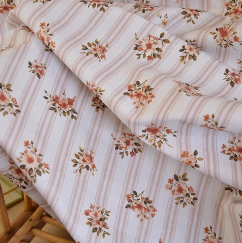 Tissu cretonne coton Maritoinette motif fleurs et rayures peche – OEKO TEX