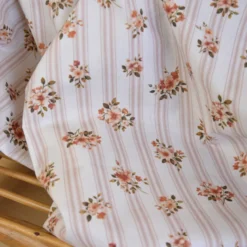 Tissu cretonne coton Maritoinette motif fleurs et rayures peche – OEKO TEX