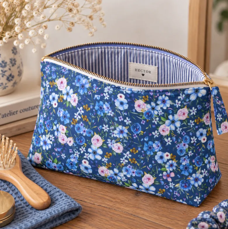 Tissu cretonne coton Marvina motif fleurs fond marine – OEKO TEX
