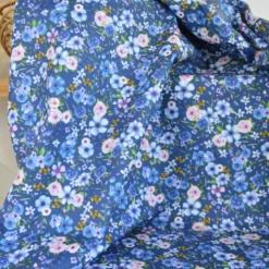 Tissu cretonne coton Marvina motif fleurs fond marine – OEKO TEX