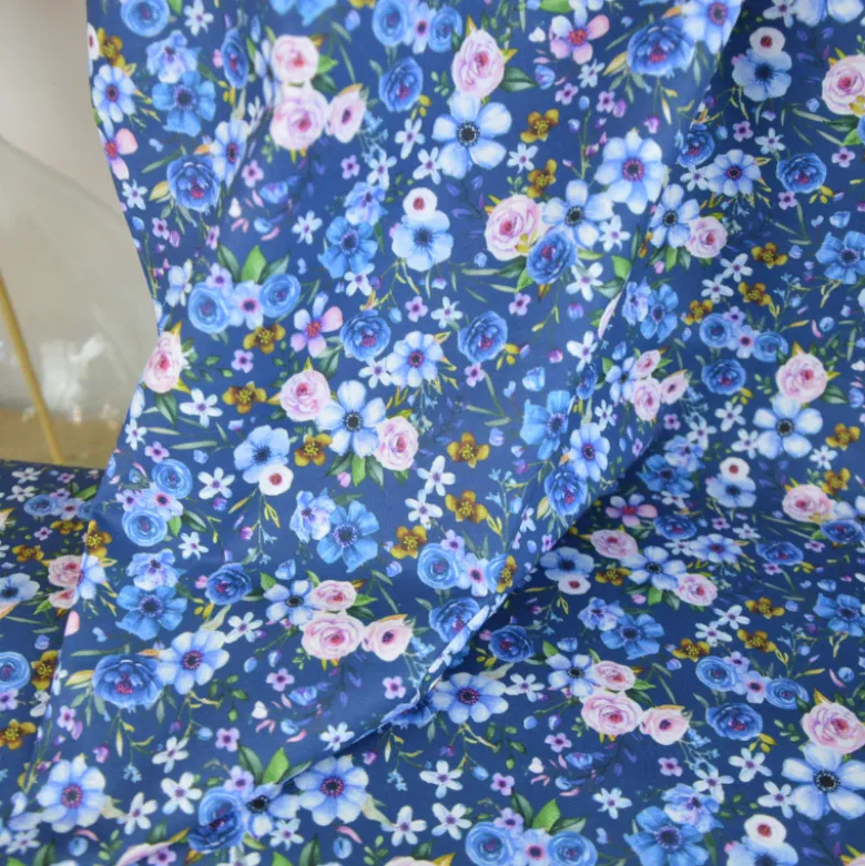 Tissu cretonne coton Marvina motif fleurs fond marine – OEKO TEX