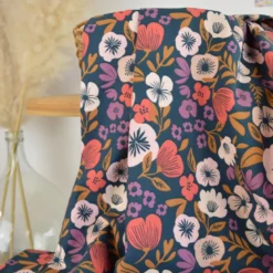 Tissu cretonne coton Palawa motif fleurs fond bleu – OEKO TEX
