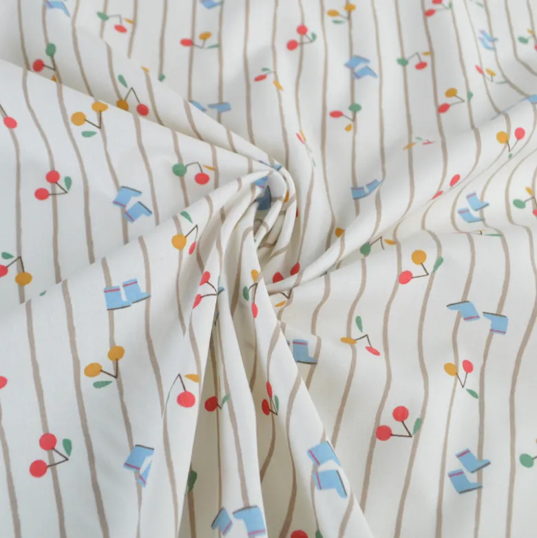 Tissu cretonne coton Patati motif cerises et bottes fond à rayures - OEKO TEX