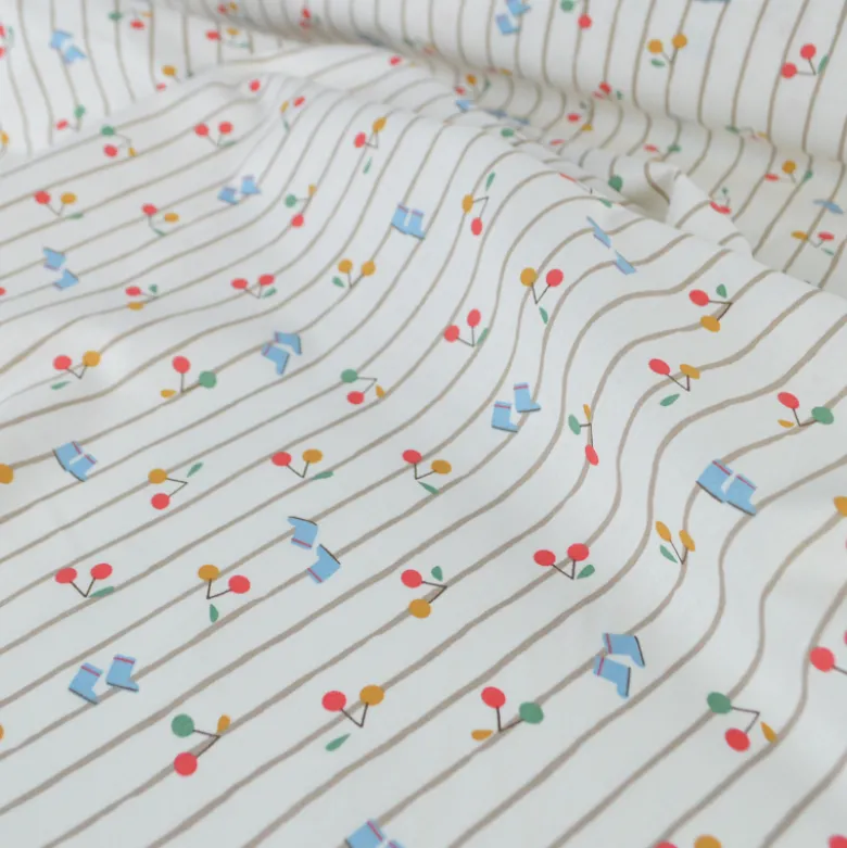 Tissu cretonne coton Patati motif cerises et bottes fond à rayures - OEKO TEX