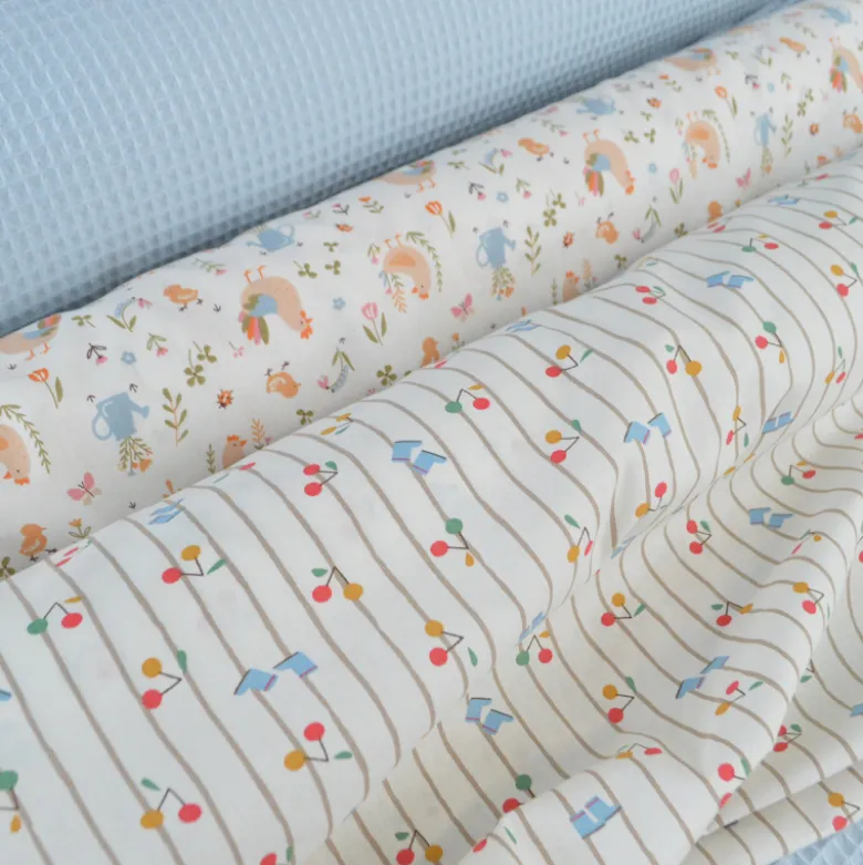 Tissu cretonne coton Patati motif cerises et bottes fond à rayures - OEKO TEX