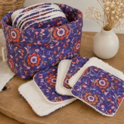 Tissu cretonne coton Reine motif fleurs rouges fond bleu – OEKO TEX