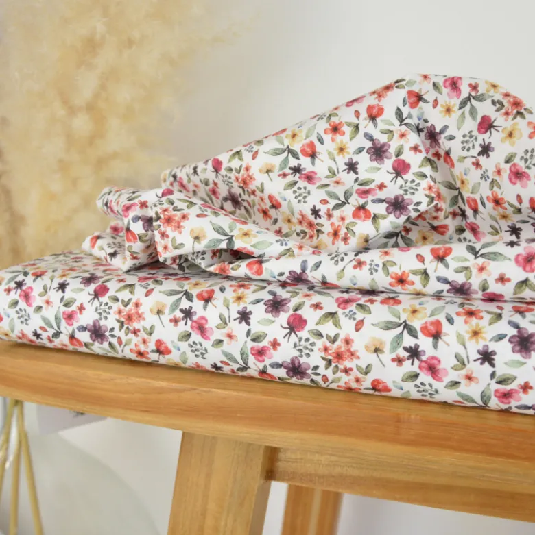 Tissu cretonne coton Sysy motif fleurs prunes et rouges – OEKO TEX