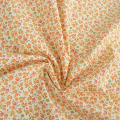 Tissu Cretonne de Coton Caseille motif fleurs roses et oranges