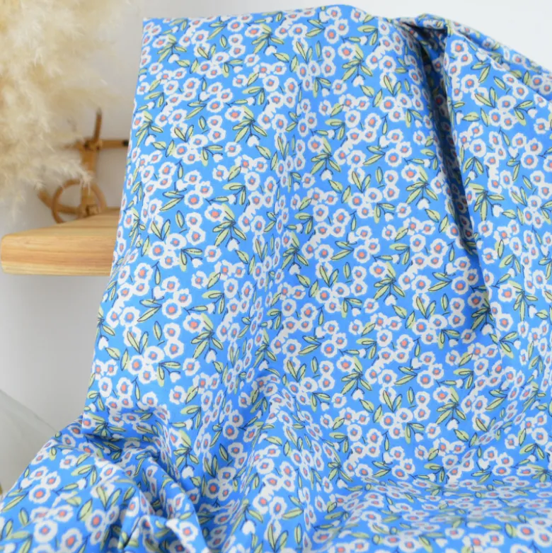 Tissu Cretonne de Coton Fitzia - Motif Petites Fleurs fond bleu