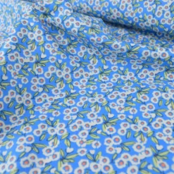 Tissu Cretonne de Coton Fitzia - Motif Petites Fleurs fond bleu