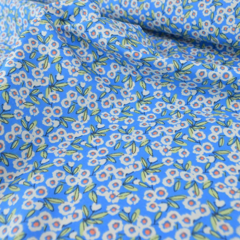 Tissu Cretonne de Coton Fitzia - Motif Petites Fleurs fond bleu