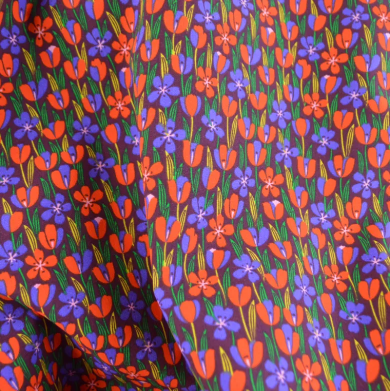 Tissu Cretonne de Coton Gigi motif fleurs rouges et violettes