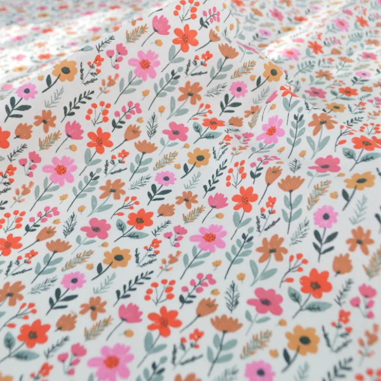 Tissu Cretonne de Coton Maddy motif fleurs roses fond écru