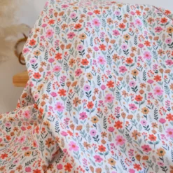Tissu Cretonne de Coton Maddy motif fleurs roses fond écru