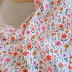 Tissu Cretonne de Coton Maddy motif fleurs roses fond écru