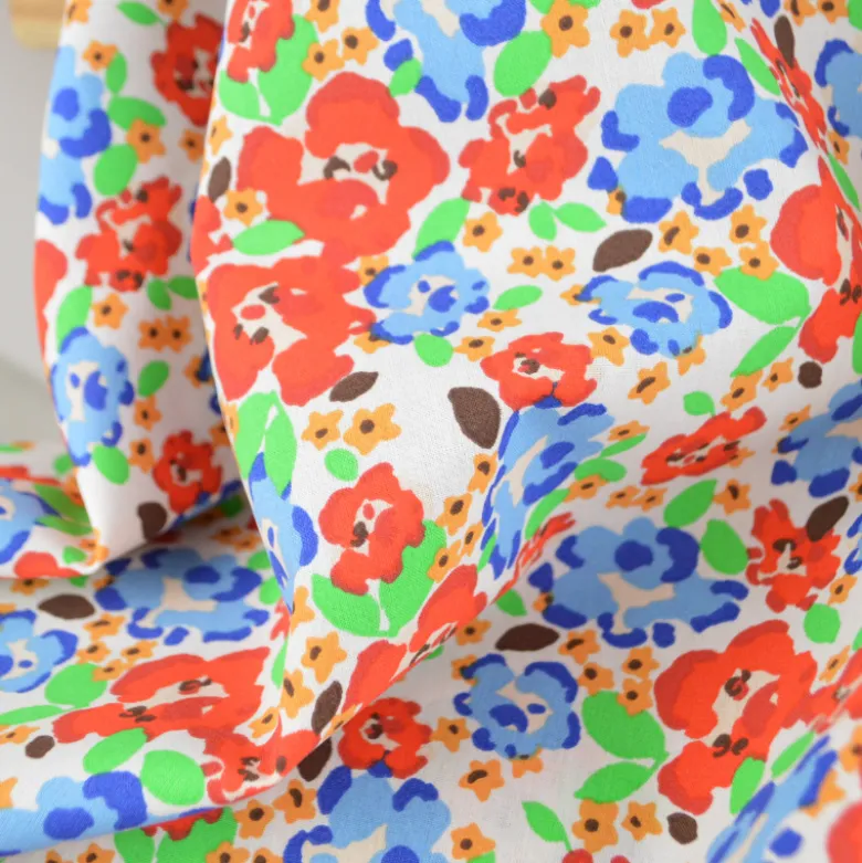Tissu Cretonne de Coton Odalie motif fleurs rouges et bleues