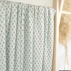 Tissu crêpe de coton motif fleurs Indiennes fond céladon - OEKO TEX