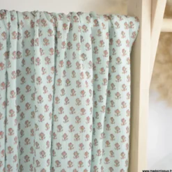 Tissu crêpe de coton motif fleurs Indiennes fond céladon - OEKO TEX