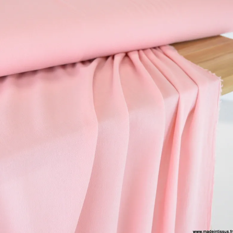 Tissu crêpe de Viscose fluide uni coloris saumon clair
