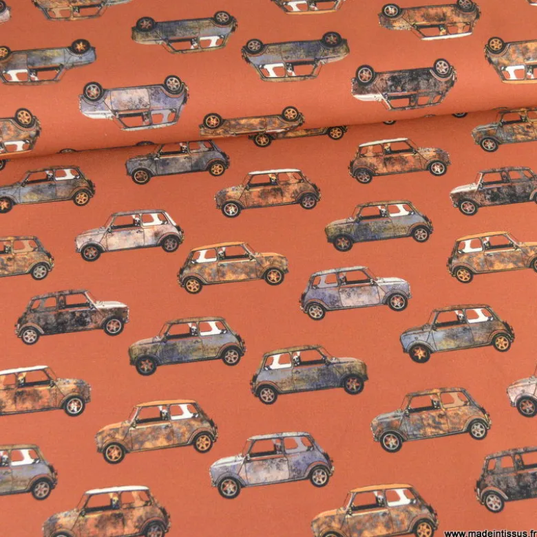 Tissu demi natté bachette imprimé voiture Austin Mini fond terracotta