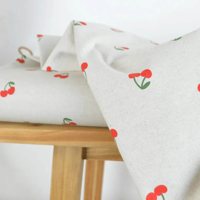 Tissu demi natté coton motif cerises fond naturel