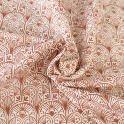 Tissu demi-natté motif art déco terracotta fond écru