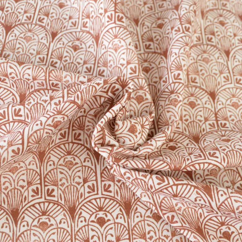 Tissu demi-natté motif art déco terracotta fond écru