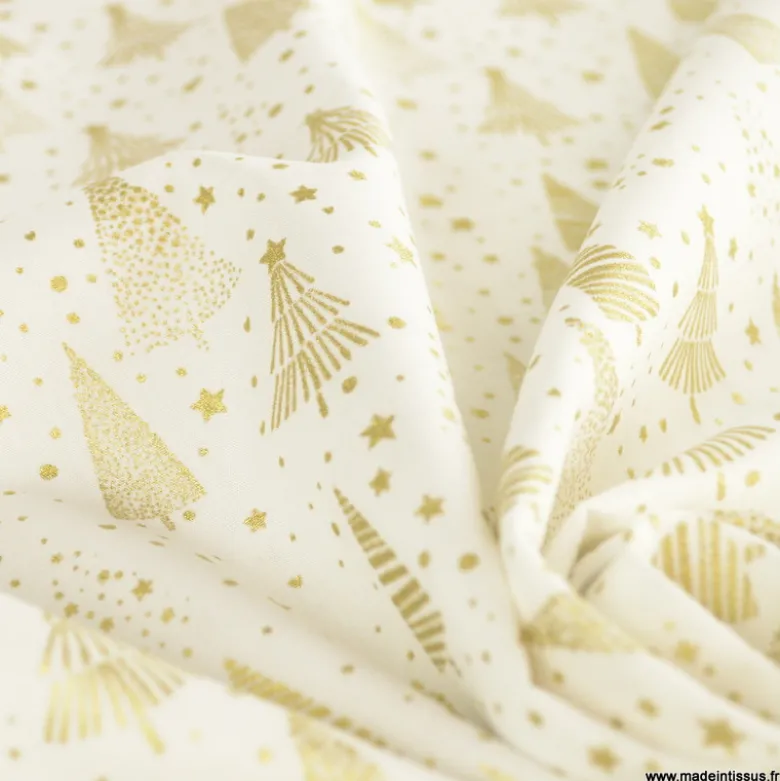 Tissu de Noël motif foret de sapins et étoiles or fond blanc cassé - OEKO TEX