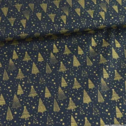 Tissu de Noël motif foret de sapins et étoiles or fond bleu marine - OEKO TEX