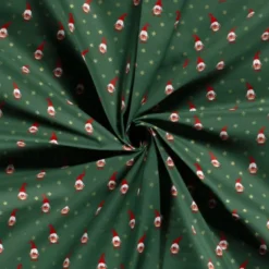 Tissu de Noël motif gnomes fond vert sapin - OEKO TEX