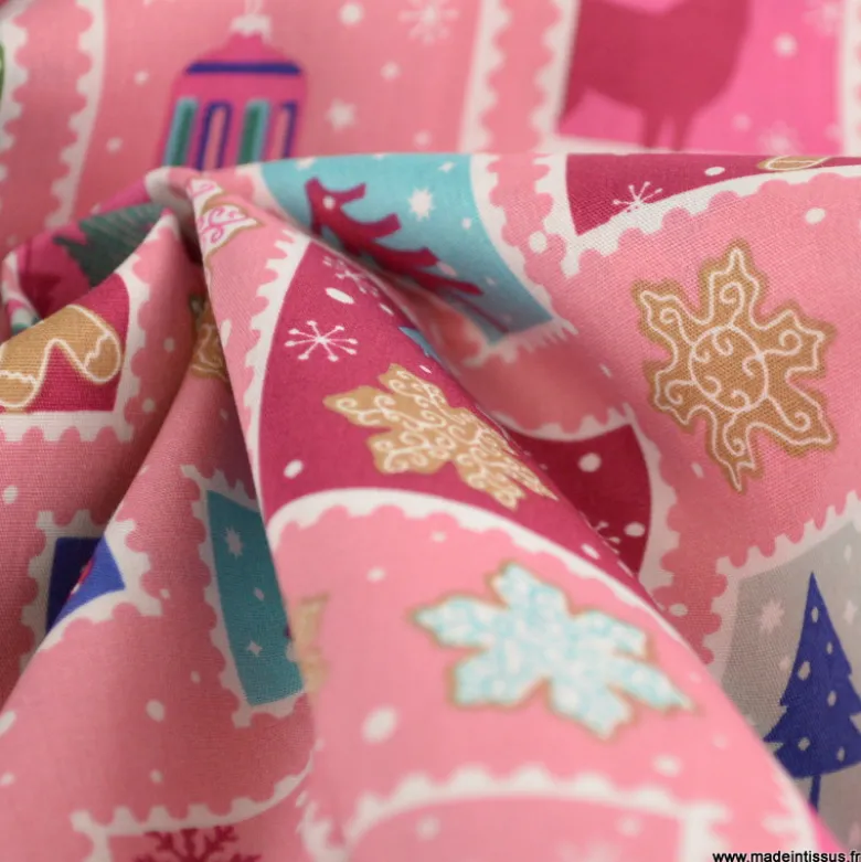 Tissu de Noël motif timbres et flocons fond rose - OEKO TEX