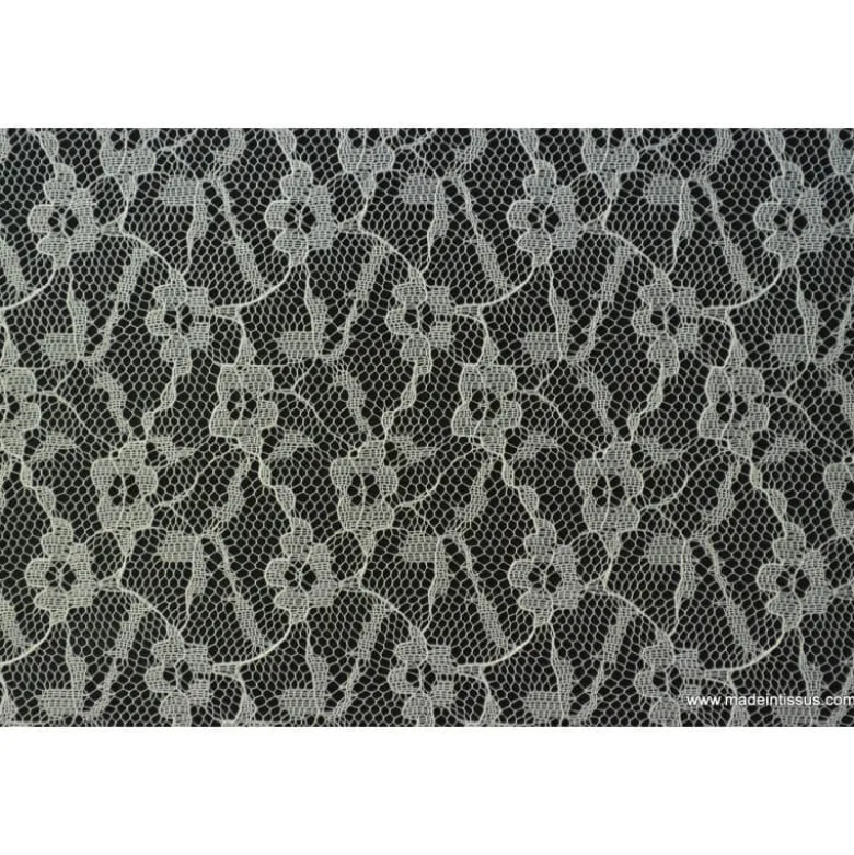 Tissu Dentelle fine blanc pour robe de mariée .