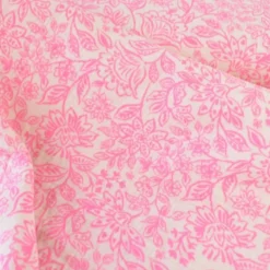 Tissu double gaze Alma motif fleurs roses fond blanc - OEKO TEX