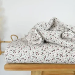 Tissu double gaze Arsène motif fleurs fond blanc cassé - OEKO TEX